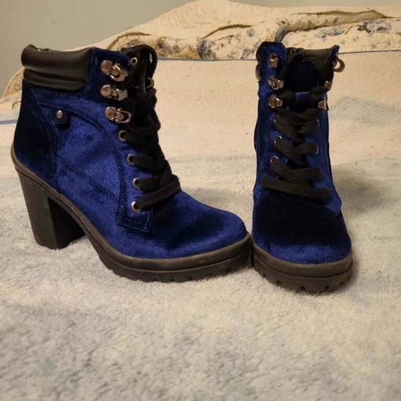 Joe Boxer Shoes - EUC- Joe boxer blue suede boots